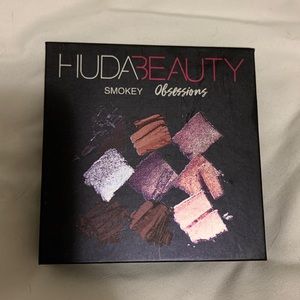 Brand New Huda Beauty eyeshadow palette